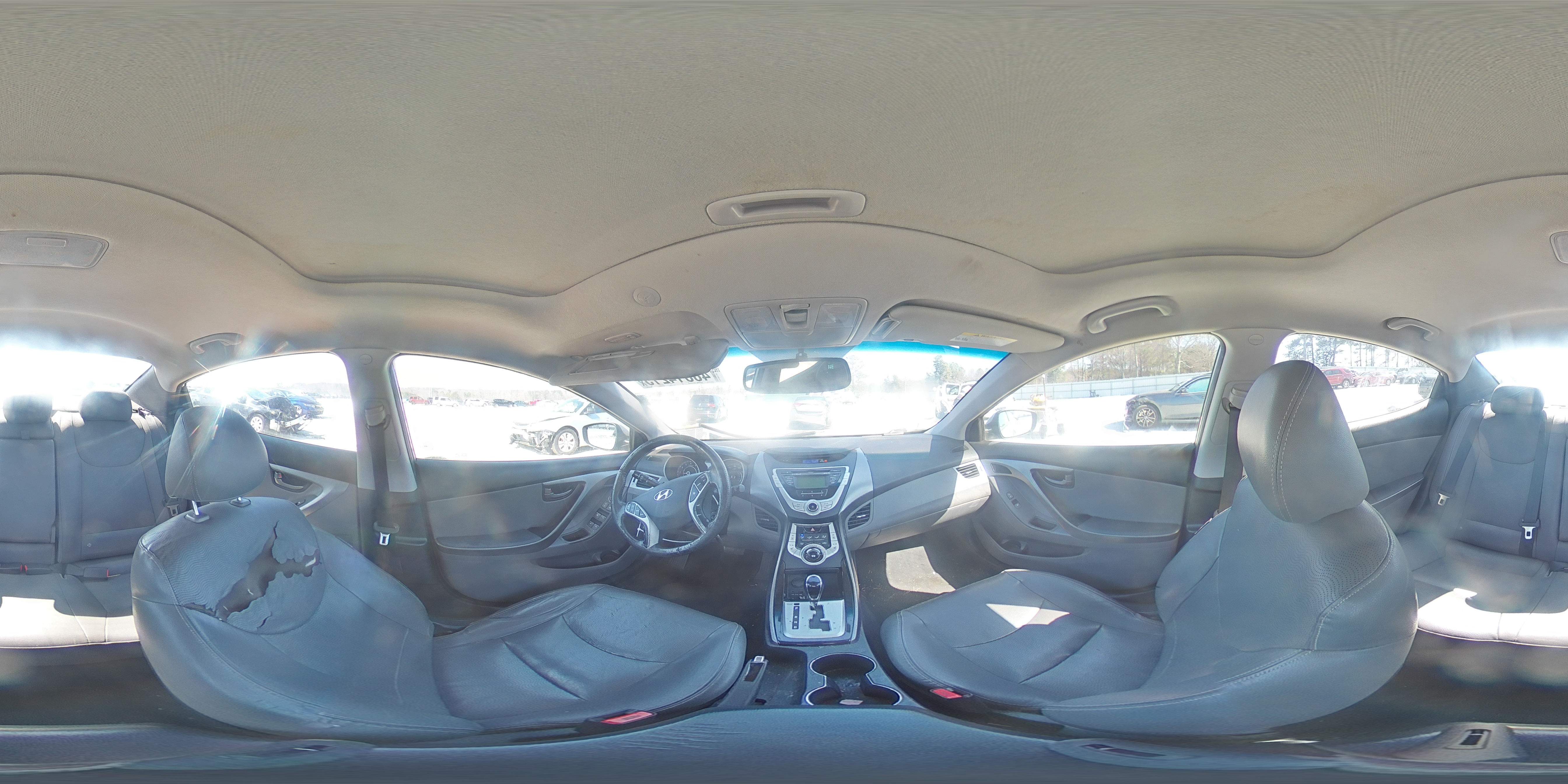 2012 Hyundai Elantra - Image 13