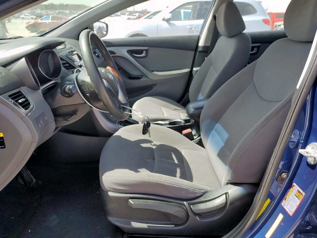 2016 Hyundai Elantra - Image 7