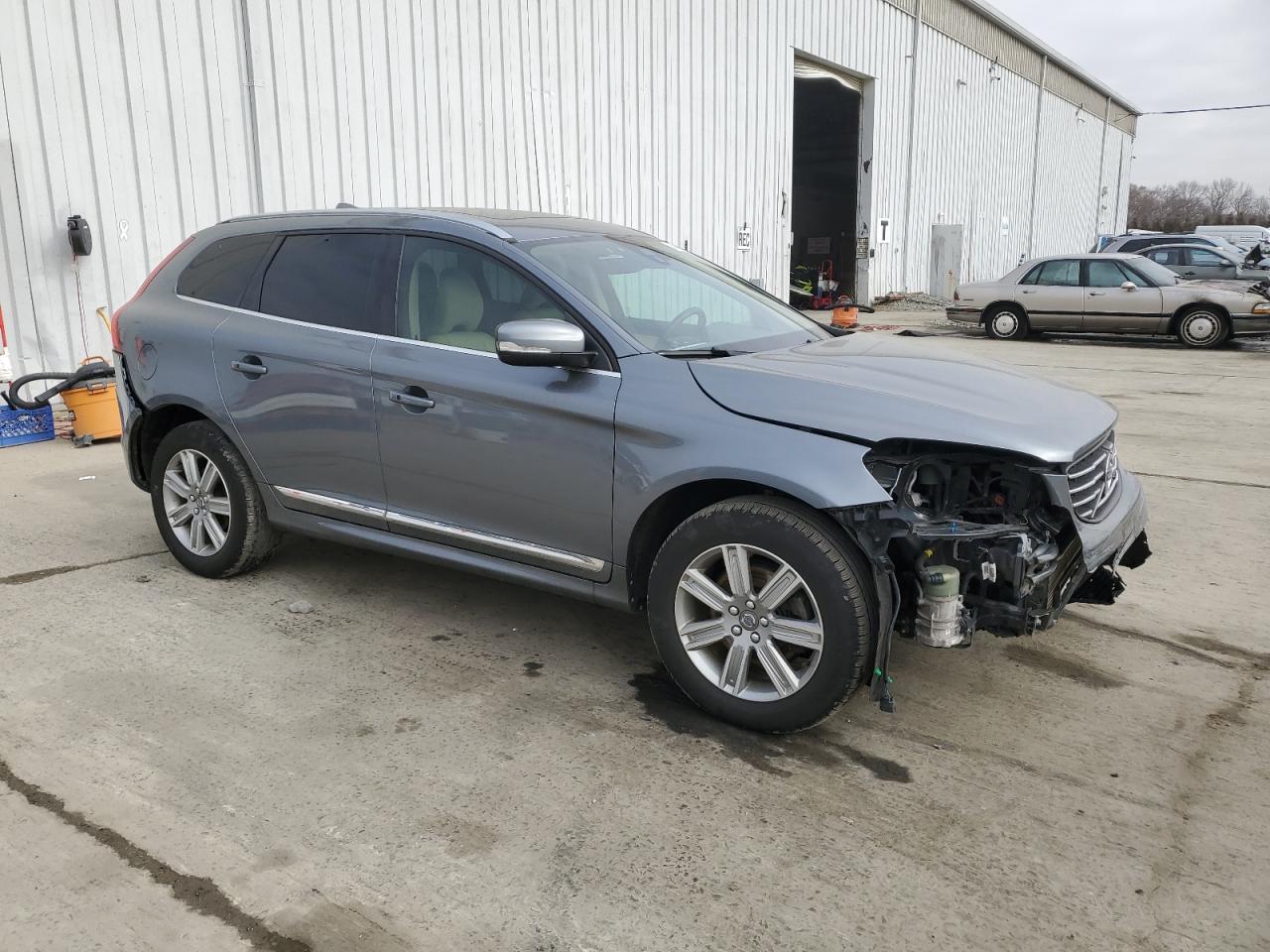 2017 Volvo XC60 - Image 4
