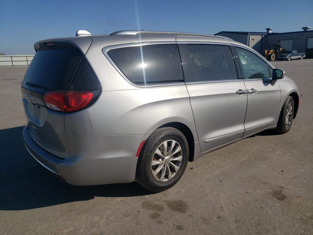 2019 Chrysler Pacifica - Image 3