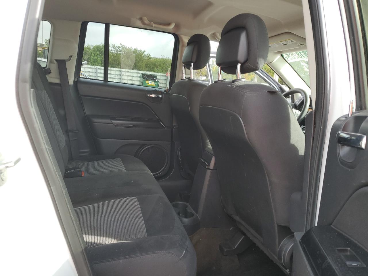 2016 Jeep Compass - Image 11