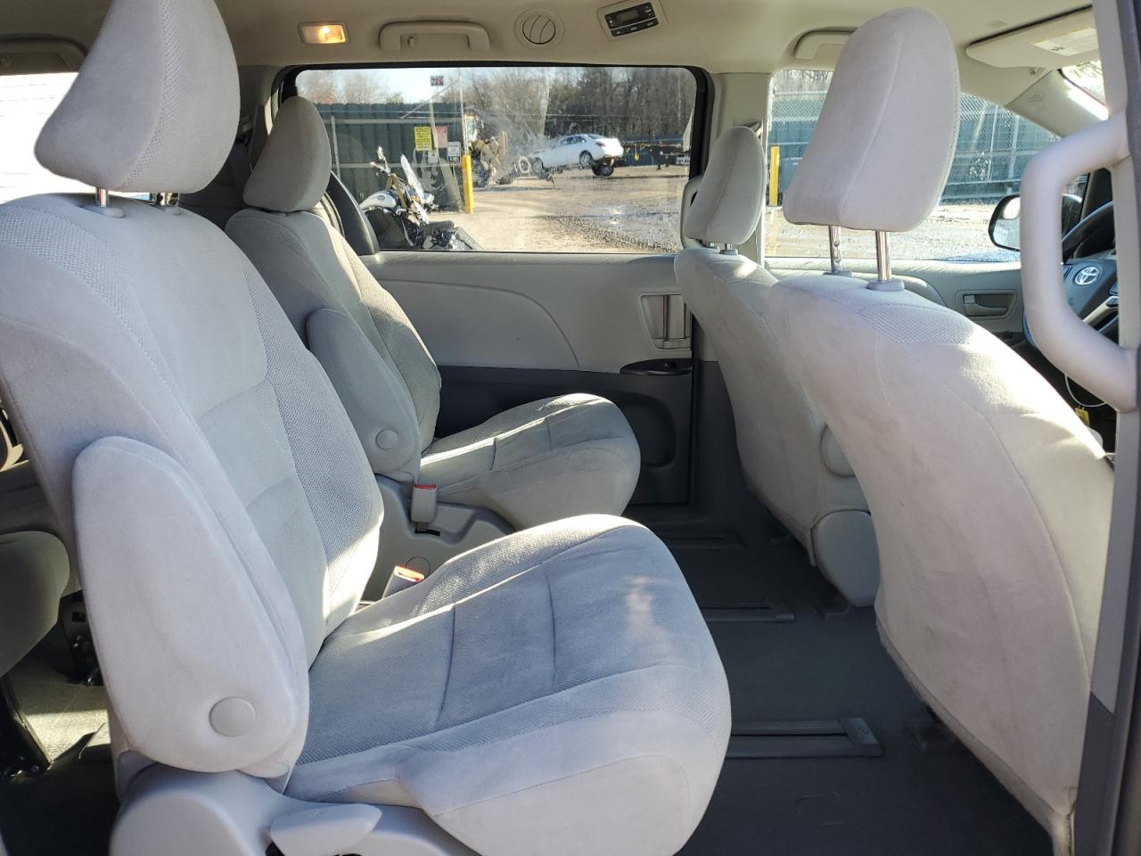2019 Toyota Sienna - Image 11