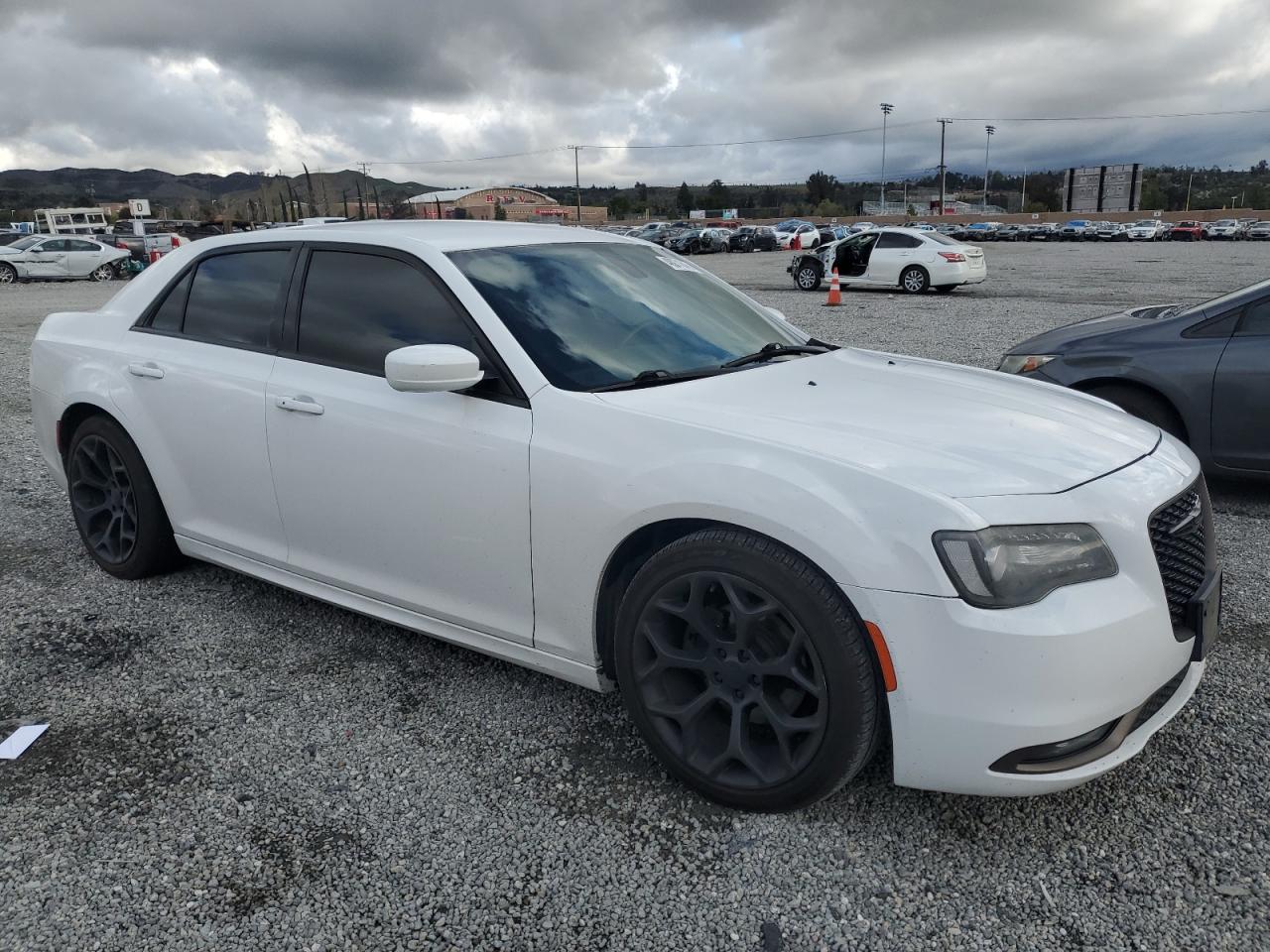 2016 Chrysler 300 - Image 4