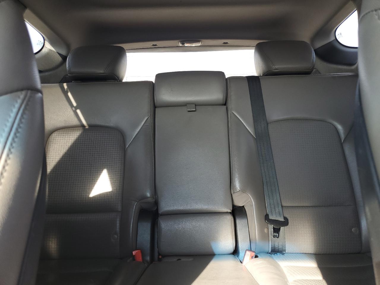 2013 Hyundai Santa Fe - Image 10