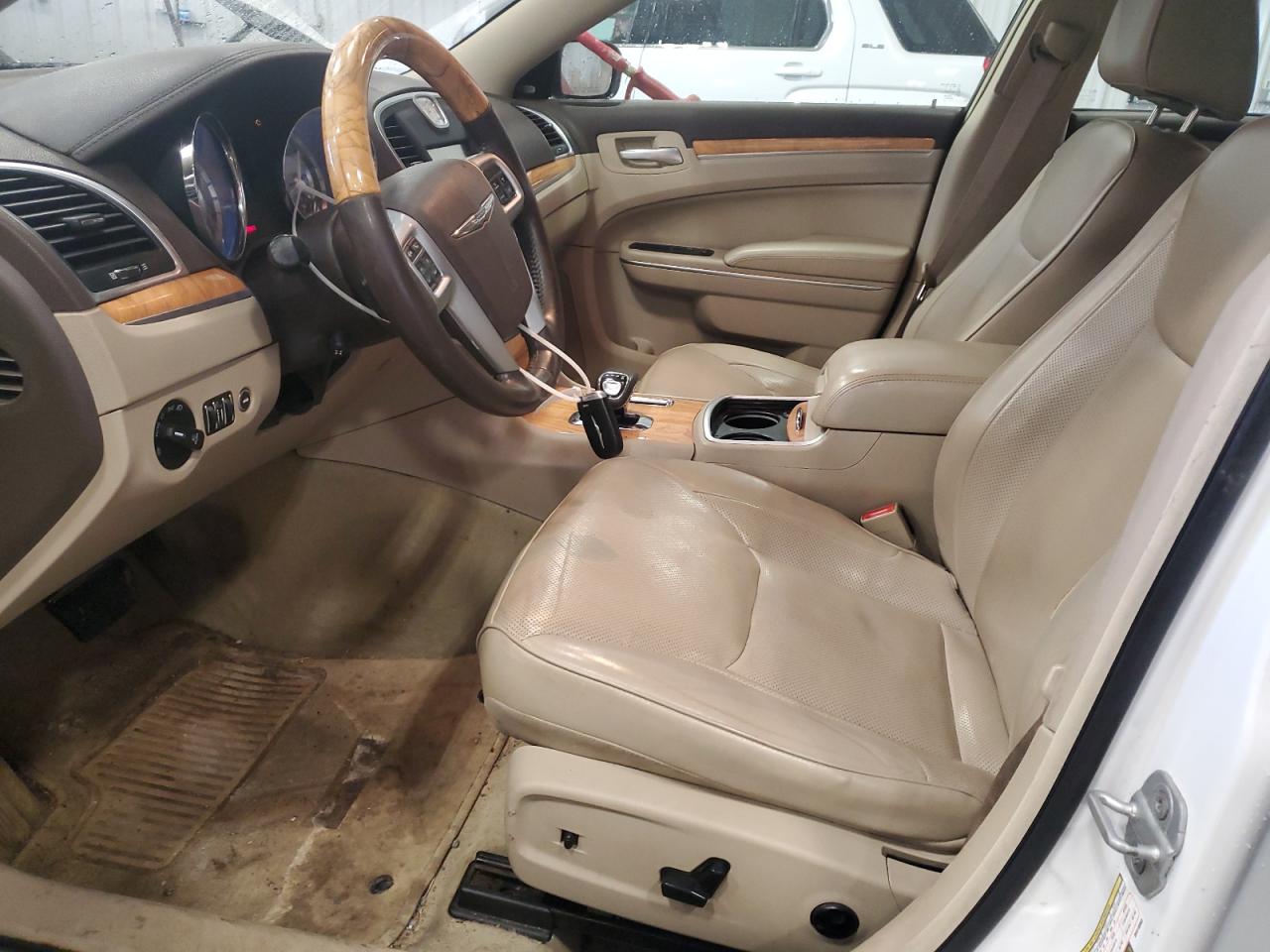 2013 Chrysler 300 - Image 7