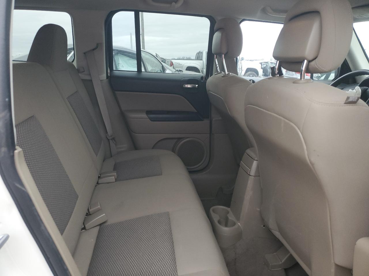 2010 Jeep Liberty (Patriot) - Image 11