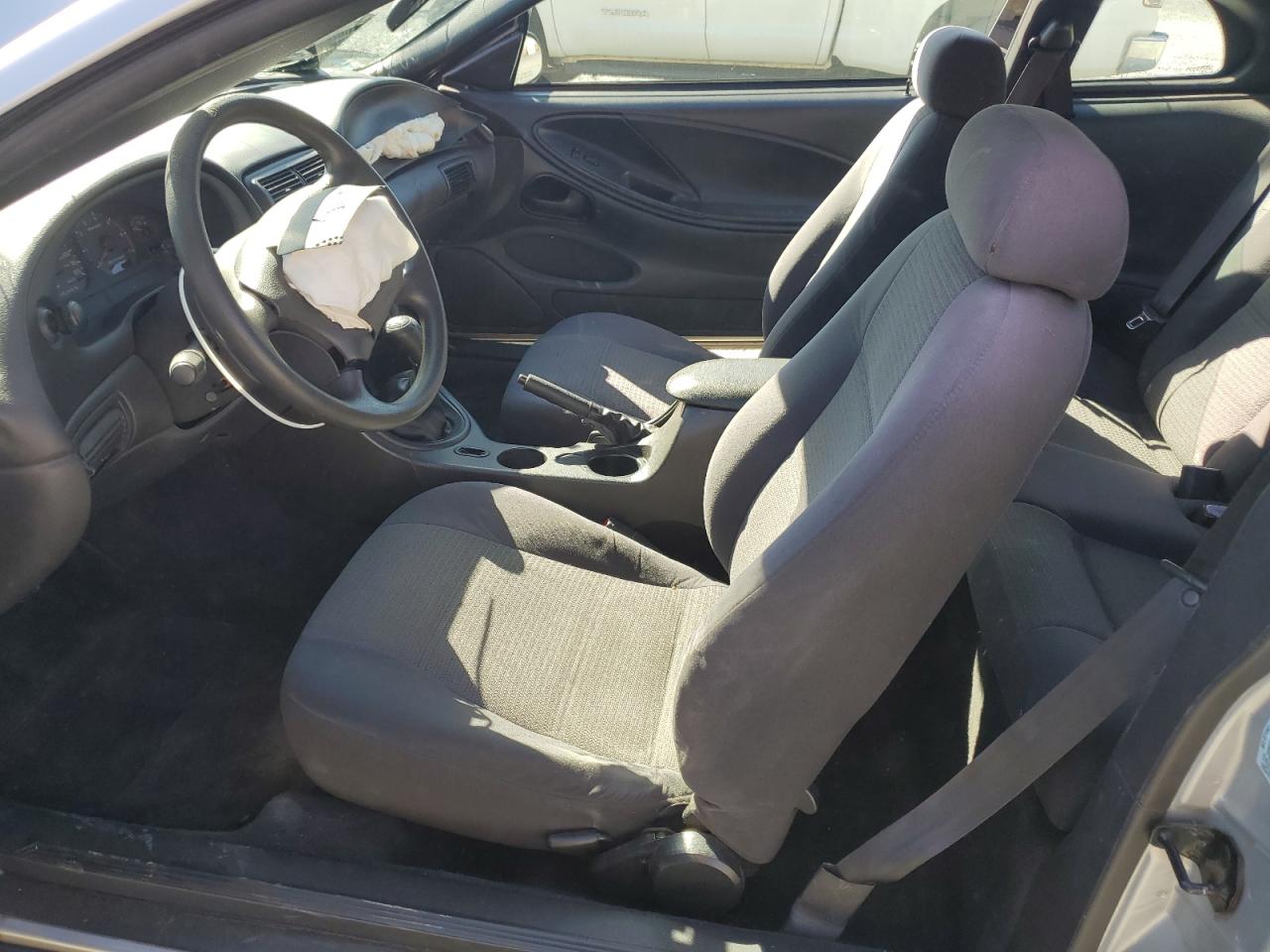 2004 Ford Mustang - Image 7