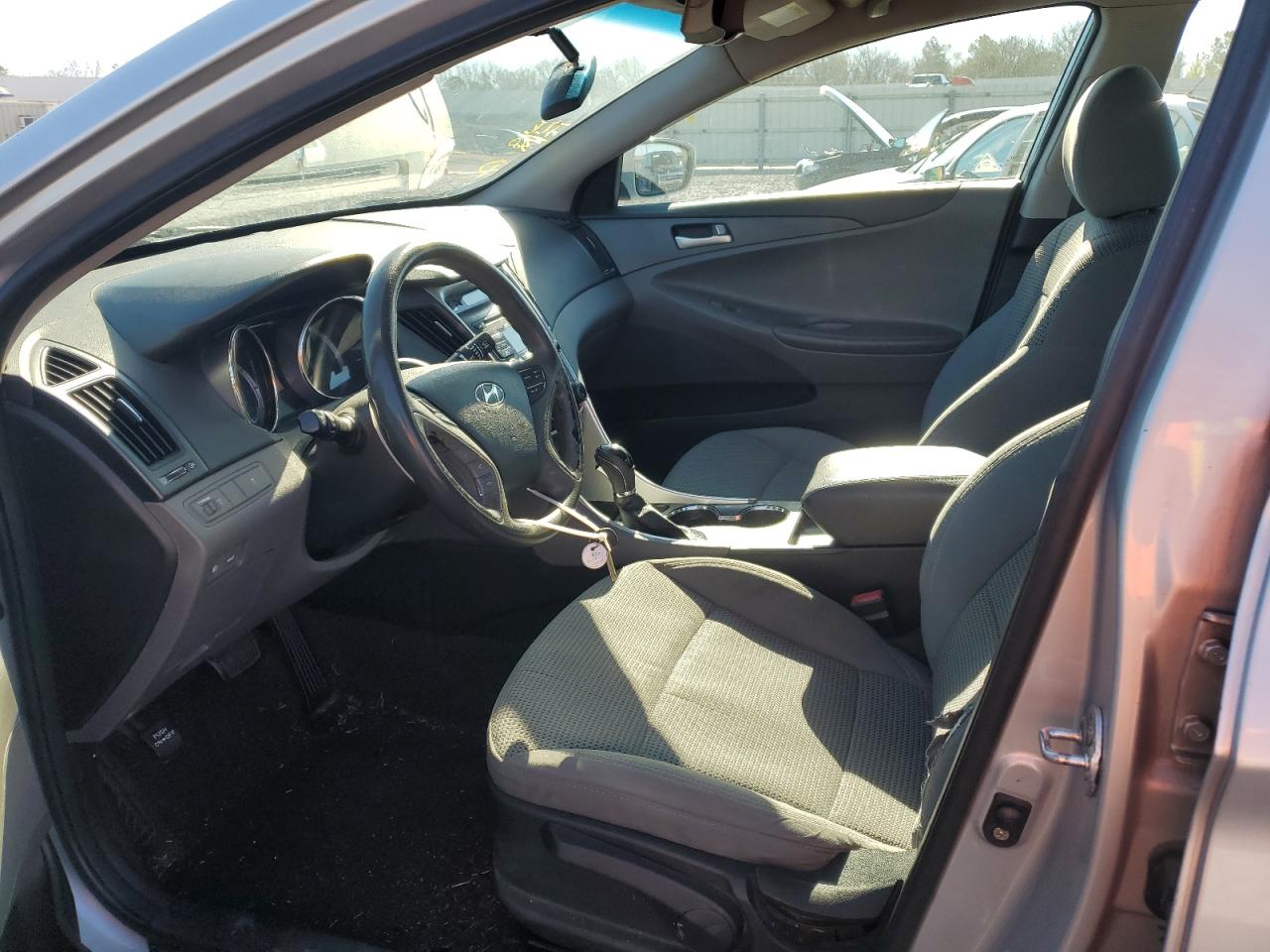 2011 Hyundai Sonata - Image 7