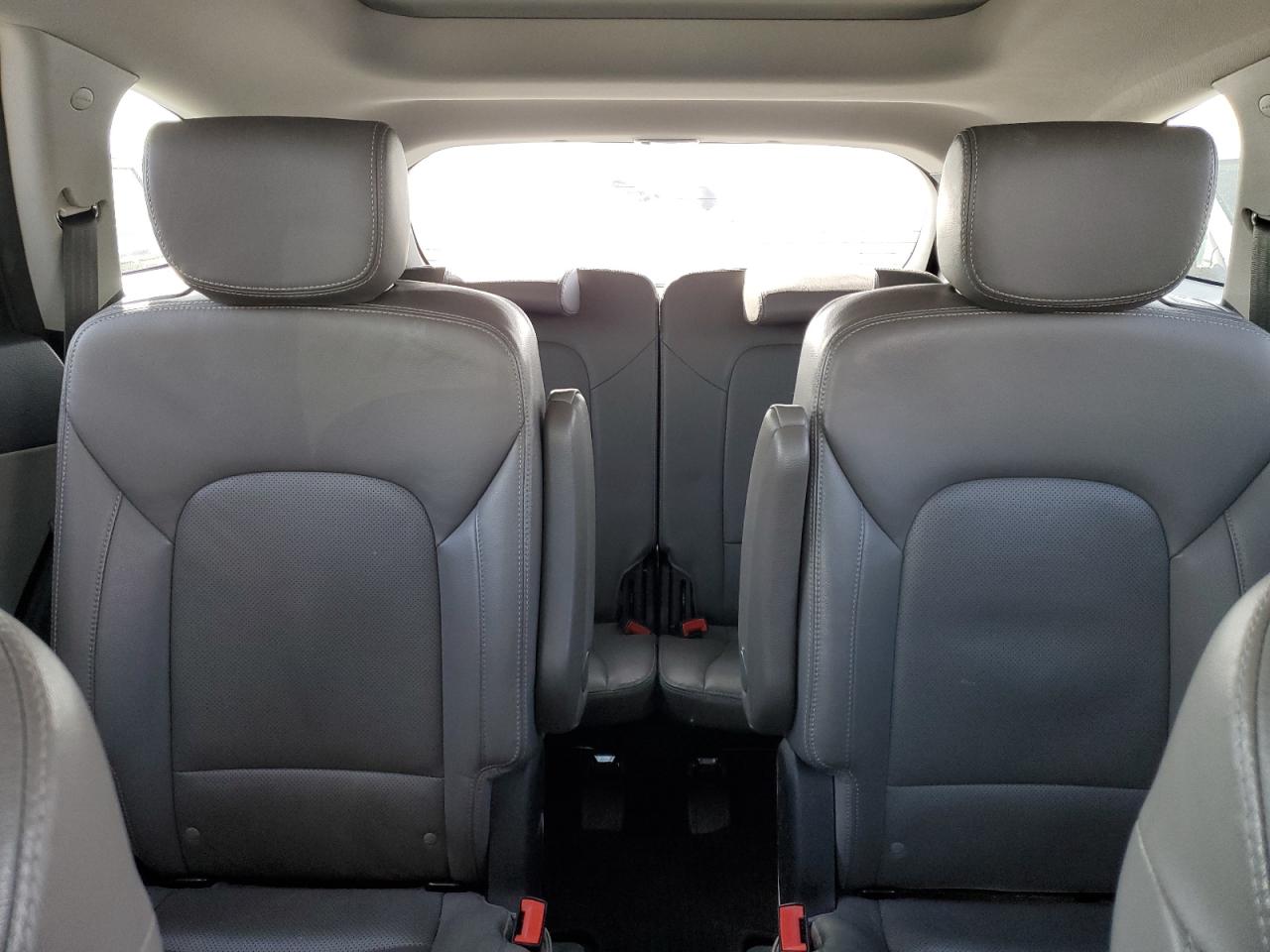 2017 Hyundai Santa Fe - Image 10