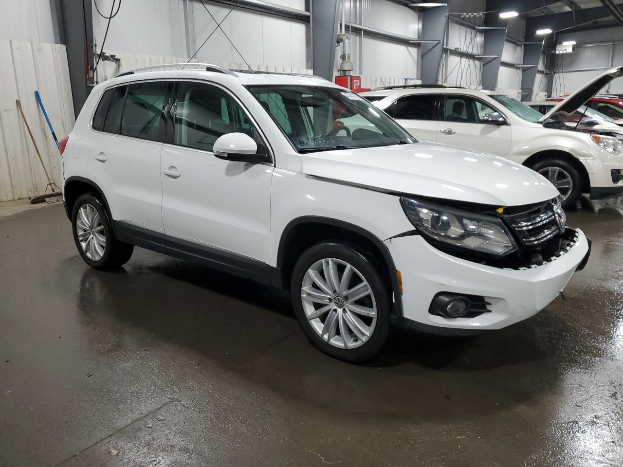 2016 Volkswagen Tiguan - Image 4