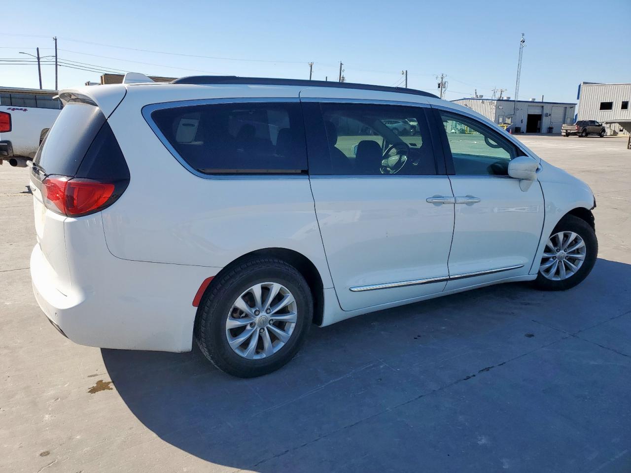 2017 Chrysler Pacifica - Image 3