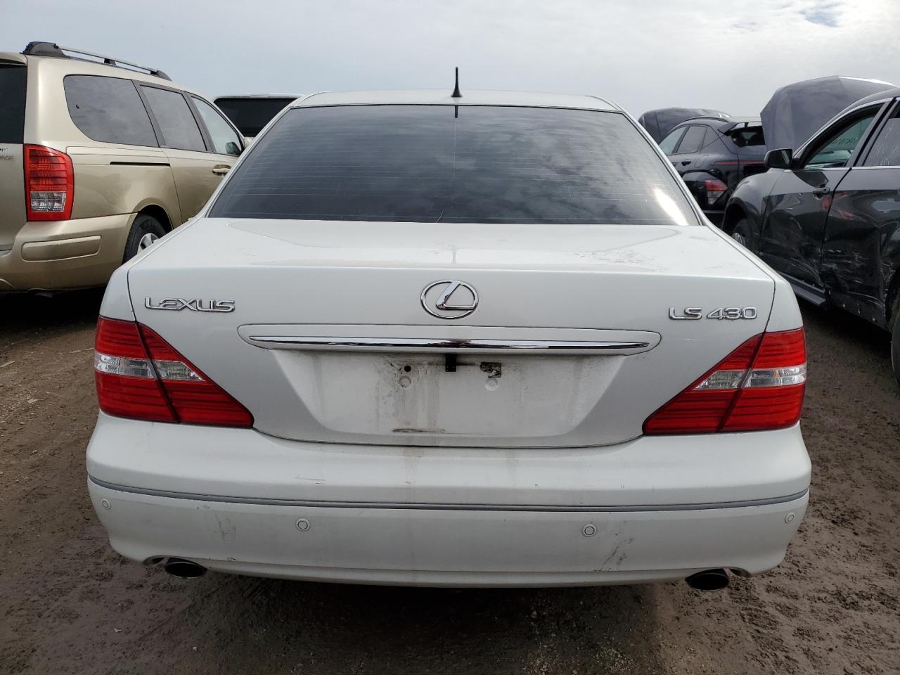 2005 Lexus LS - Image 6