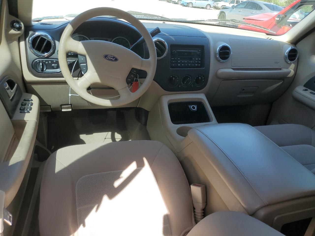 2005 Ford Expedition - Image 8