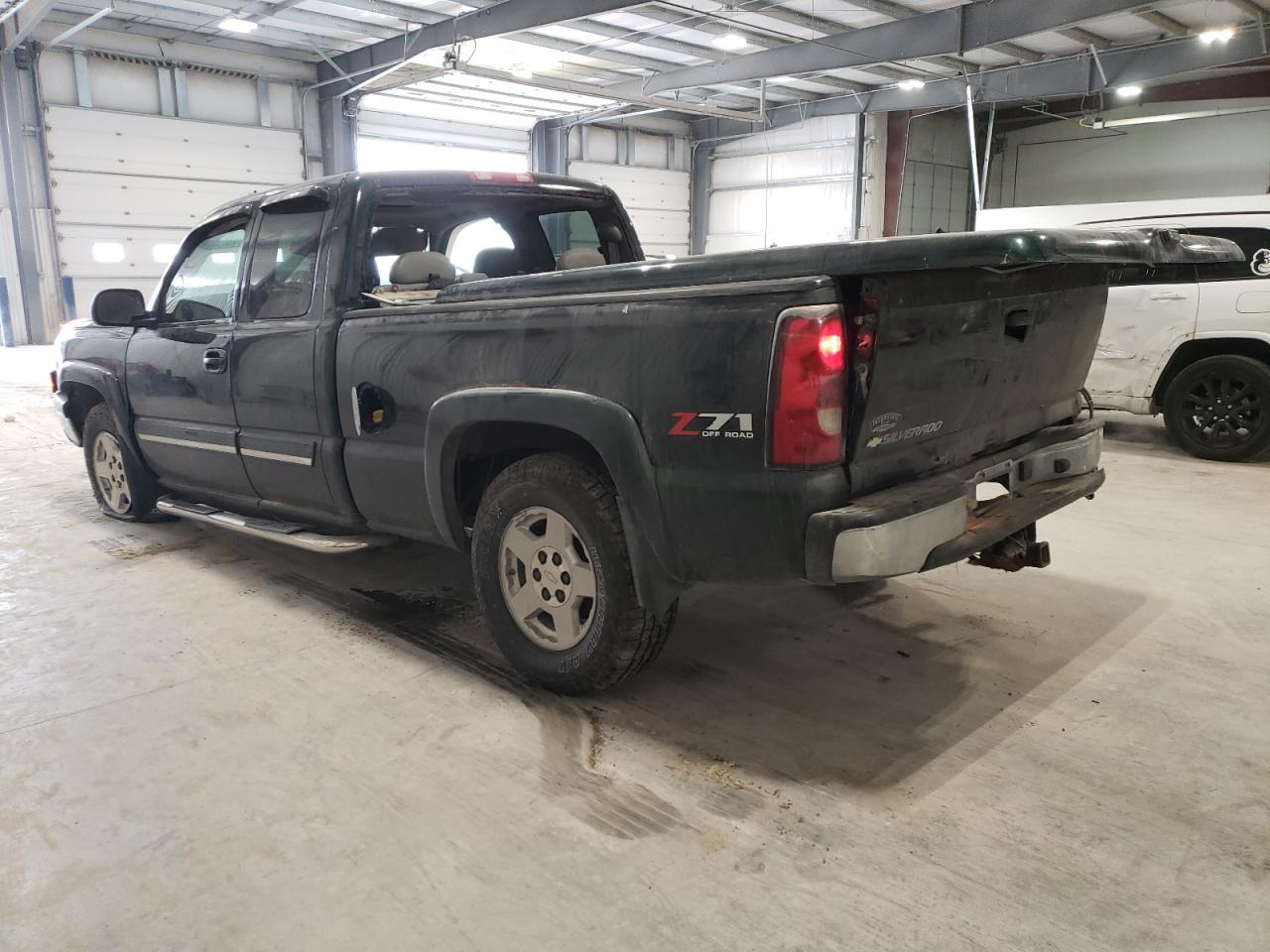 2007 Chevrolet Silverado - Image 2