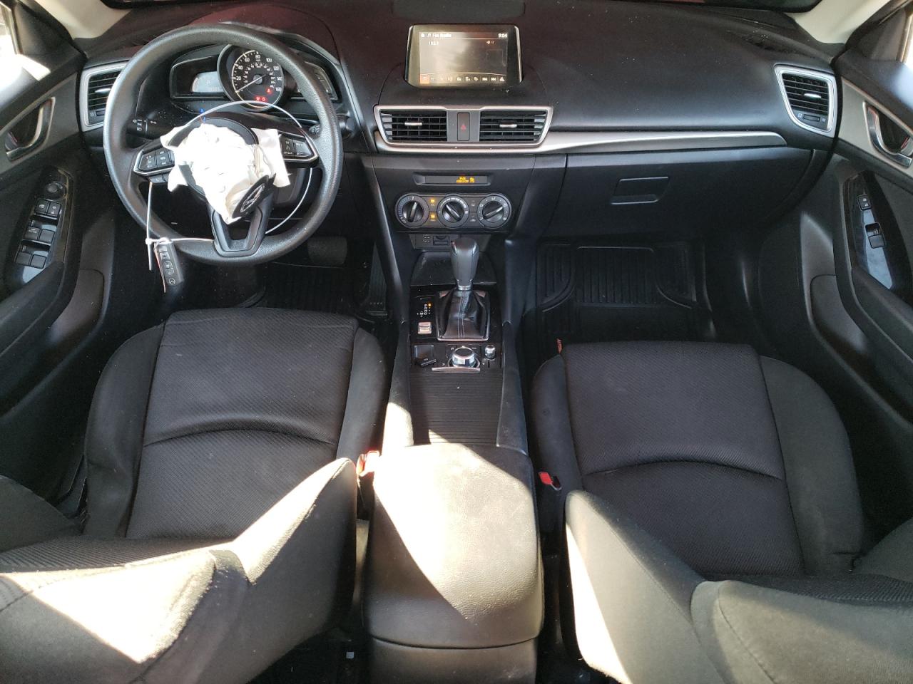 2018 Mazda 3 - Image 8