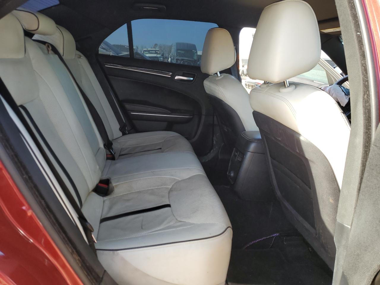 2014 Chrysler 300 - Image 10