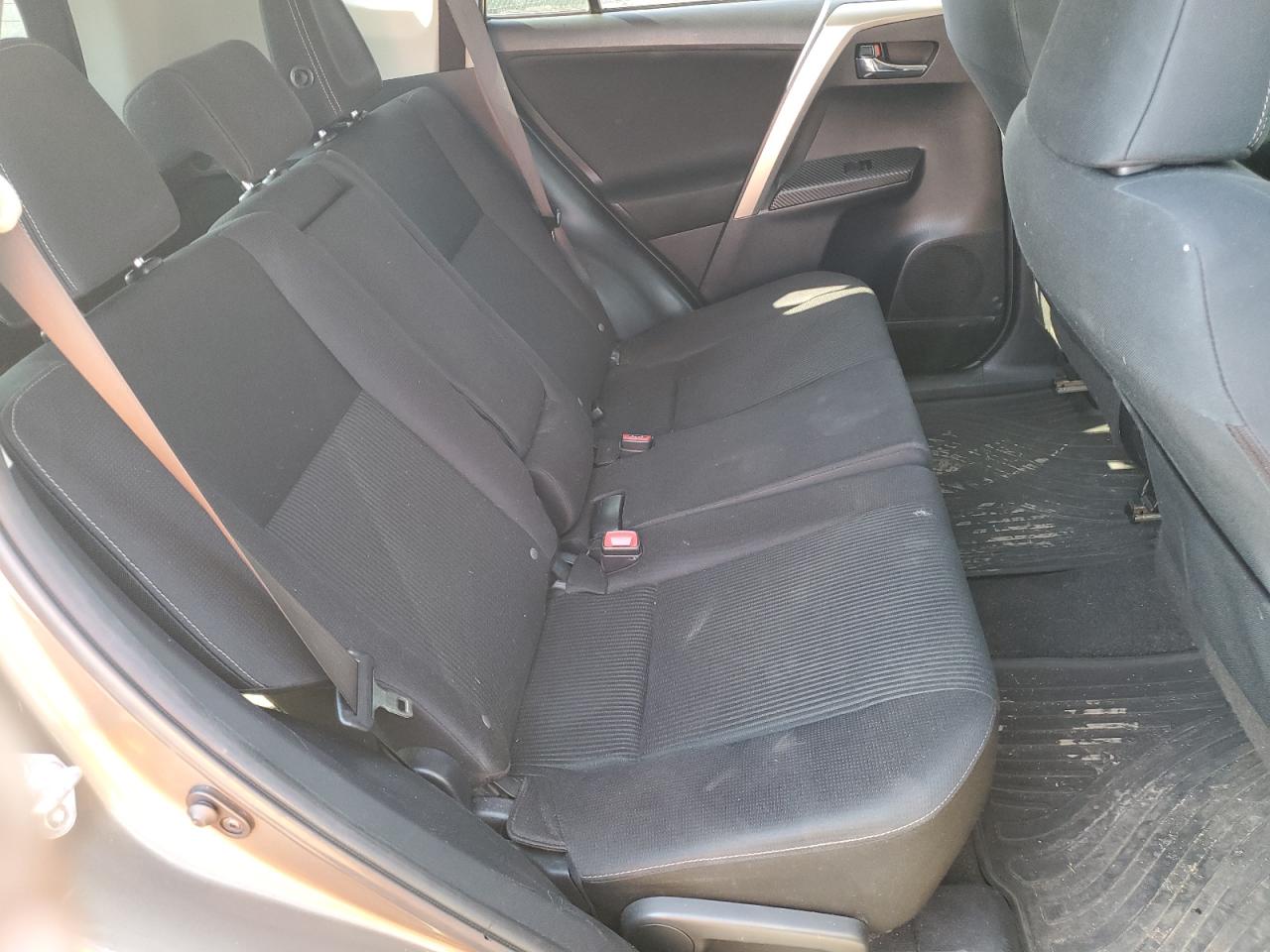2015 Toyota RAV 4 - Image 11