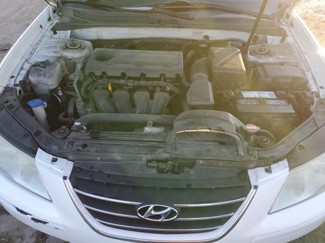 2010 Hyundai Sonata - Image 11