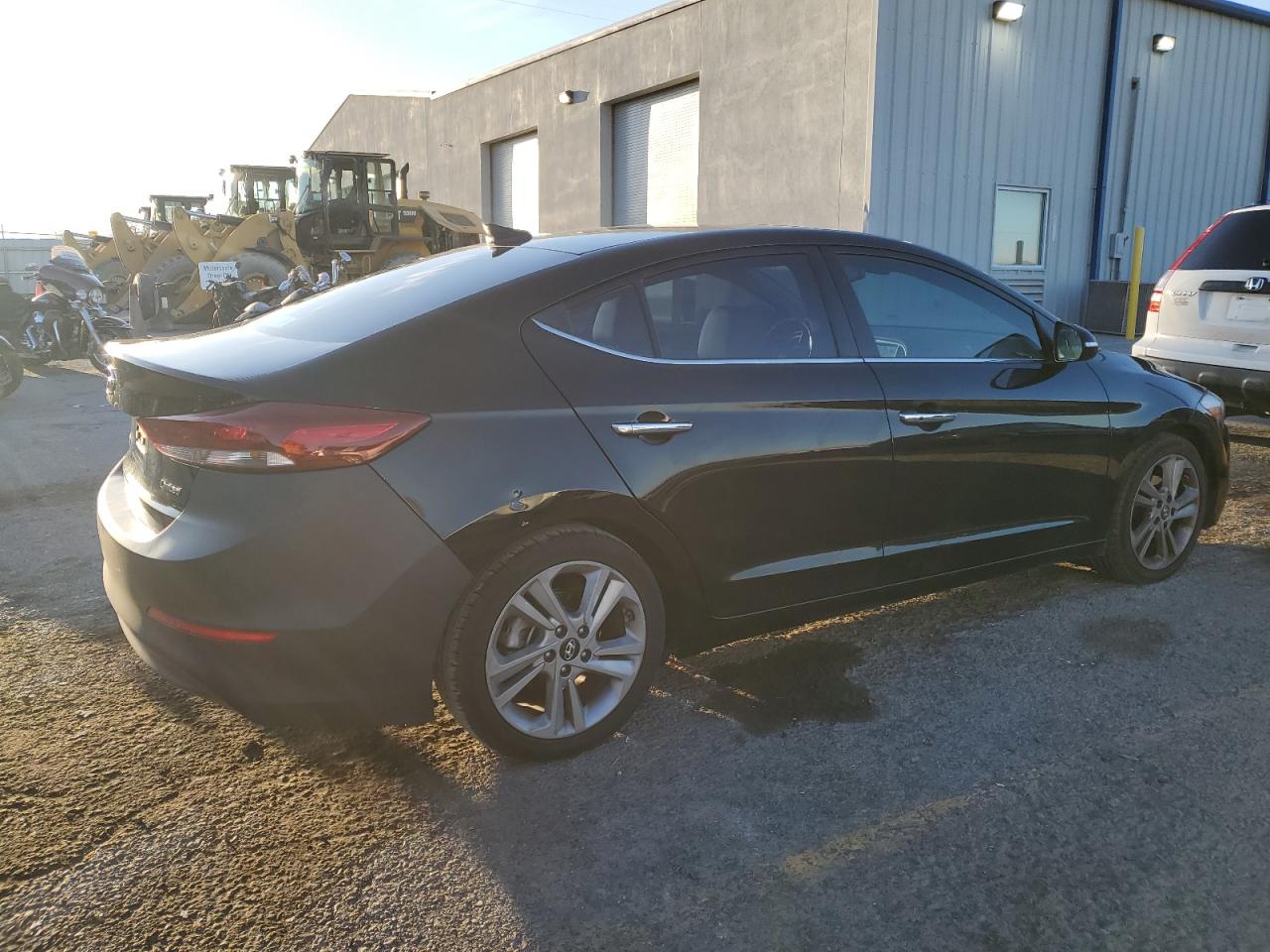 2017 Hyundai Elantra - Image 3