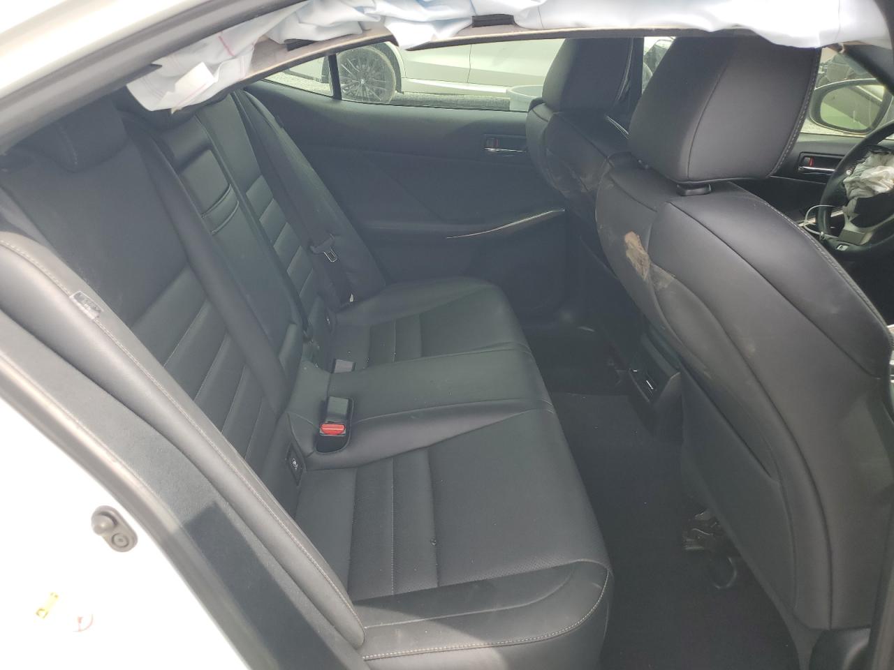 2015 Lexus IS - Image 10