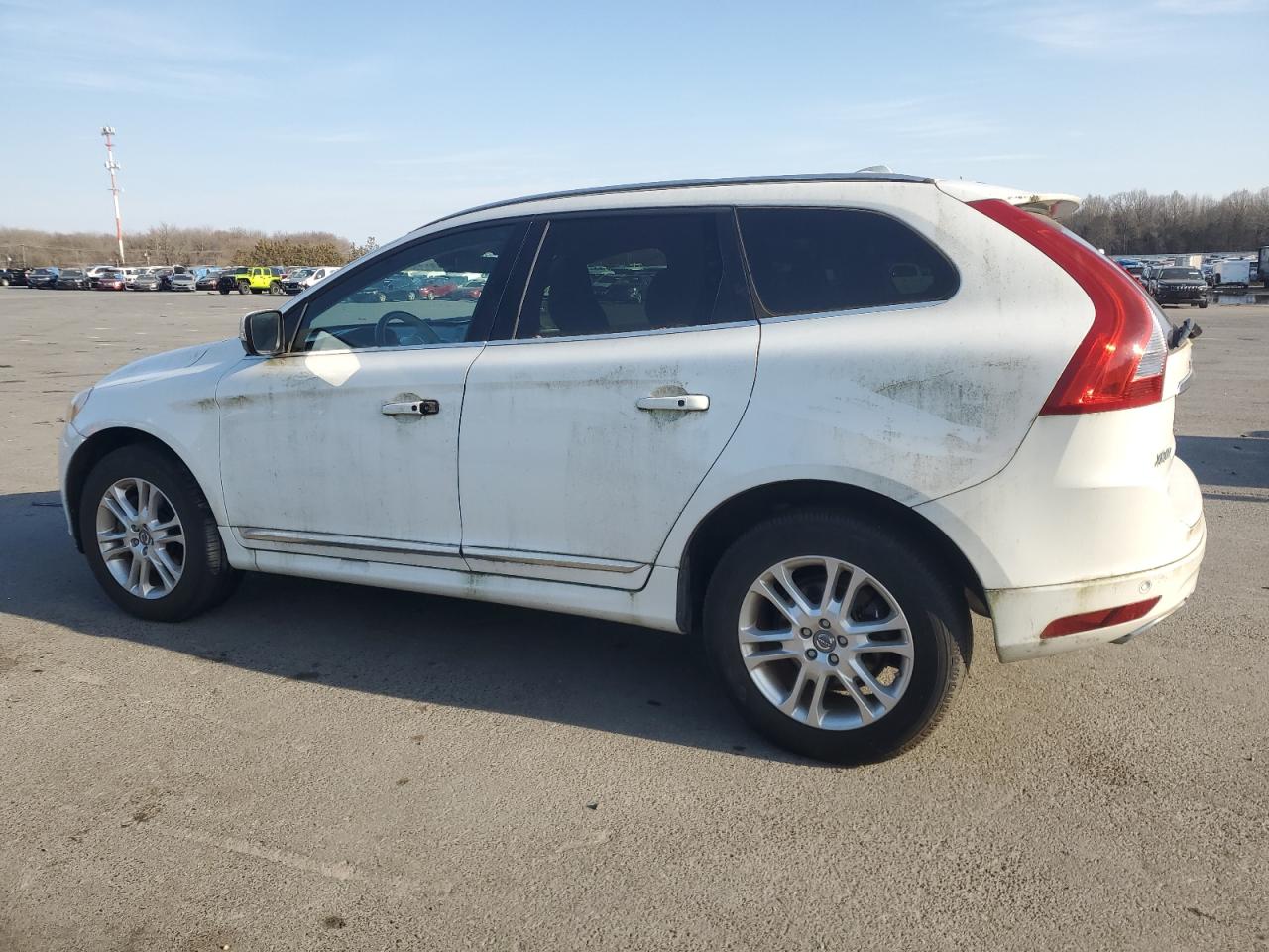 2015 Volvo XC60 - Image 2