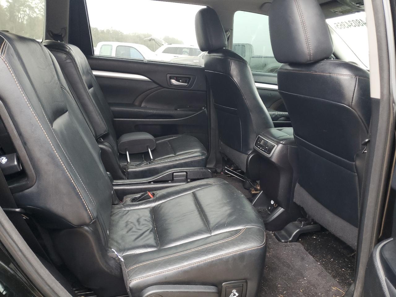 2014 Toyota Highlander - Image 11