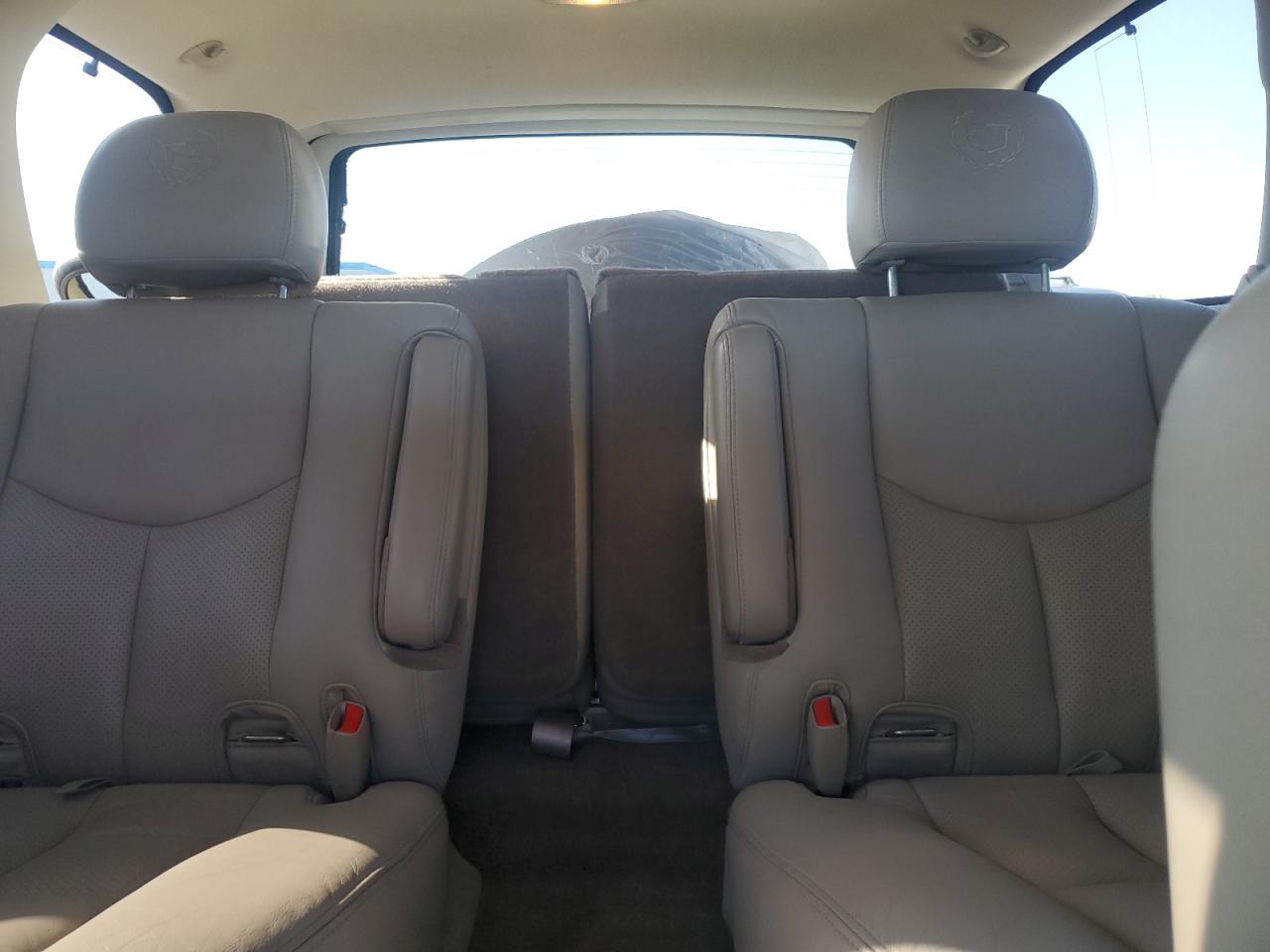 2005 Cadillac Escalade - Image 10