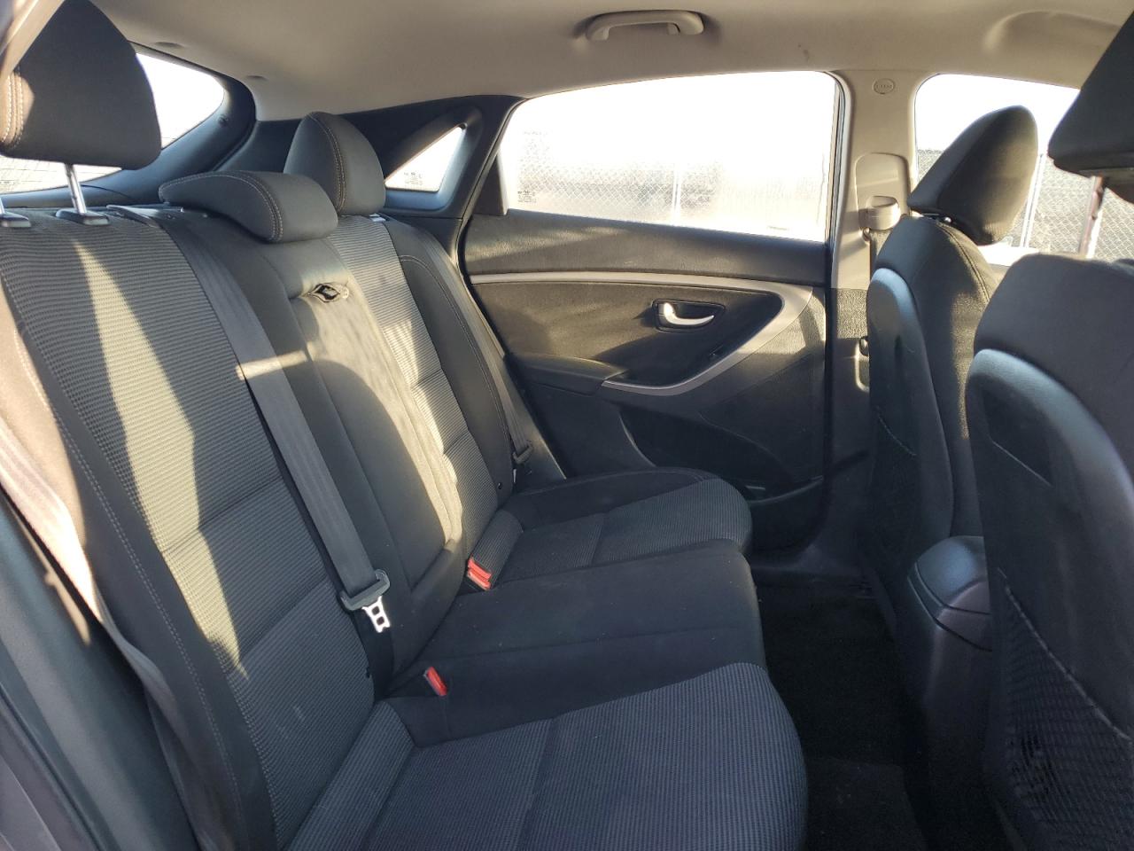 2017 Hyundai Elantra - Image 11