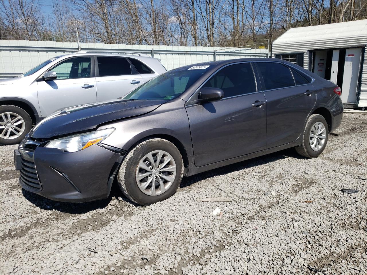 2016 Toyota Camry Le for Sale in Hurricane, WV - Front End