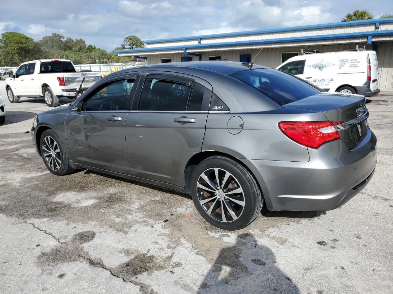 2013 Chrysler 200 - Image 2