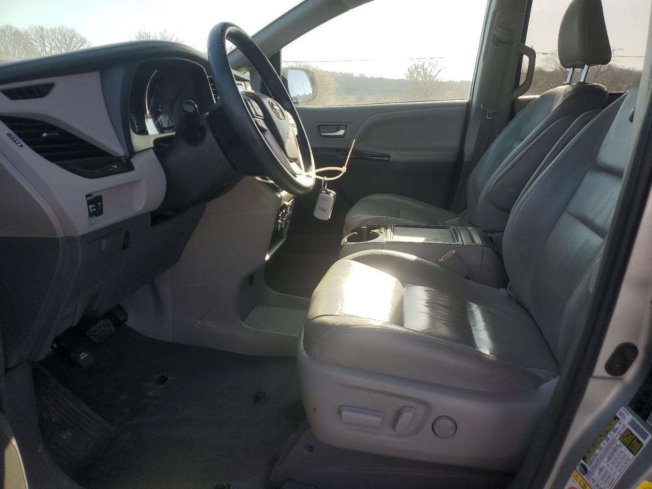 2019 Toyota Sienna - Image 7