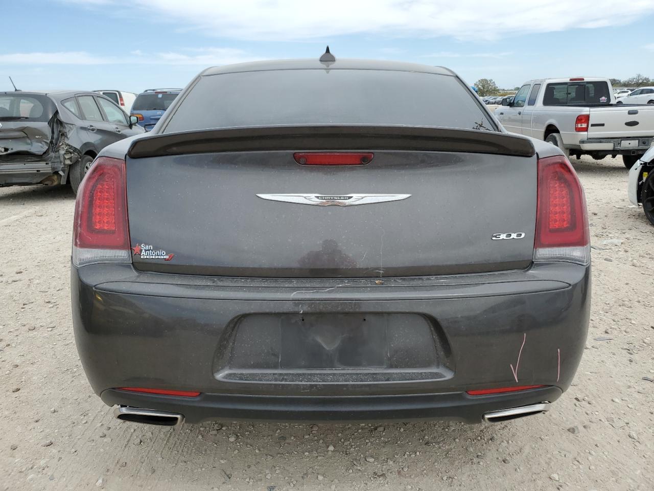 2019 Chrysler 300 - Image 6