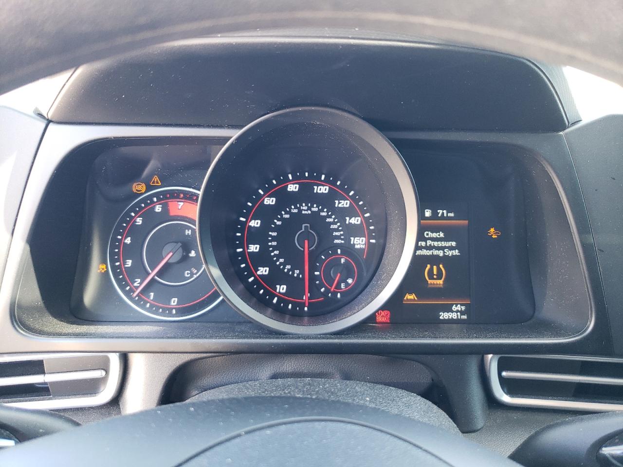 2023 Hyundai Elantra - Image 9