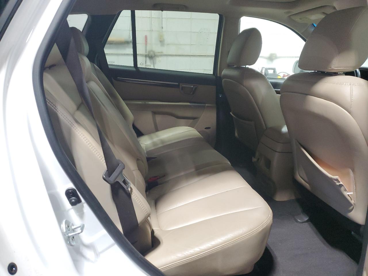 2012 Hyundai Santa Fe - Image 10