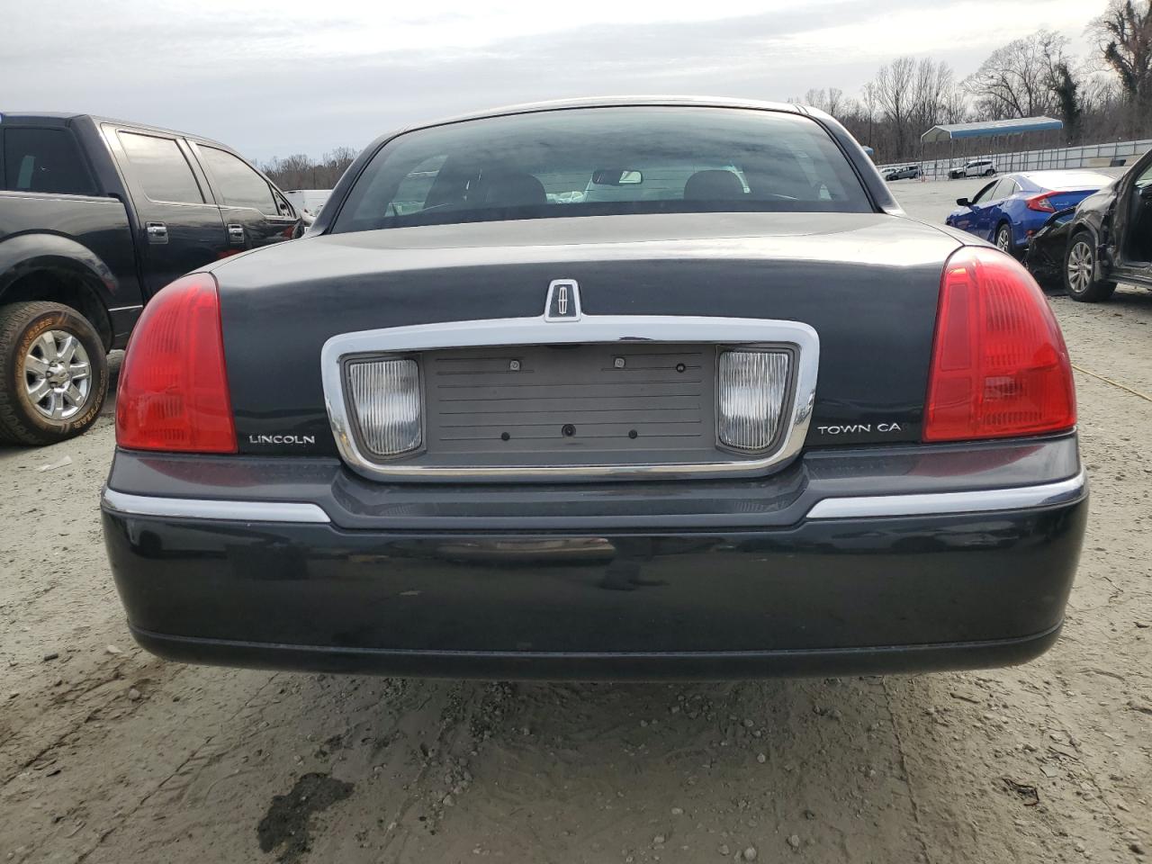 2008 Lincoln Town Car - Image 6