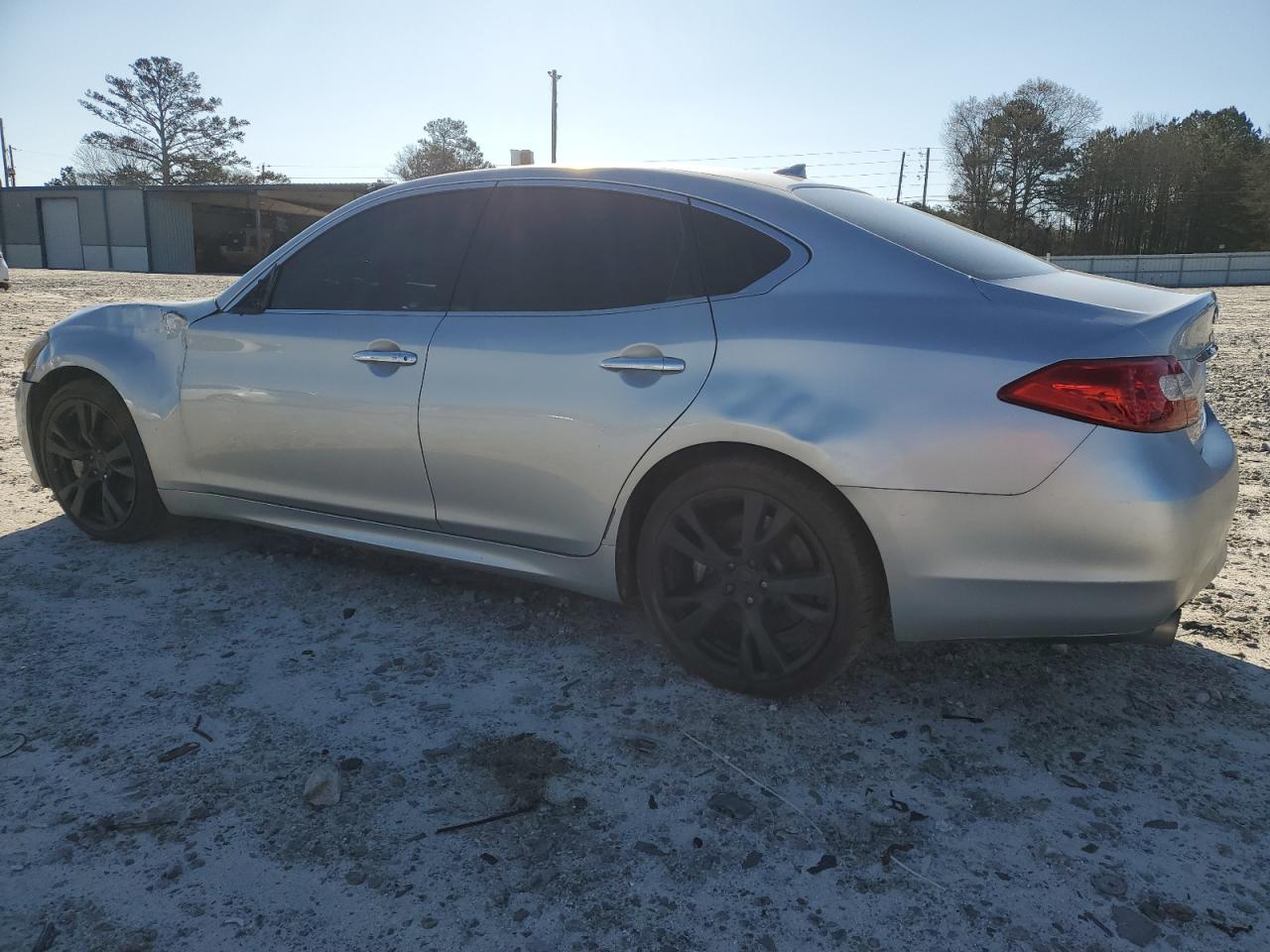 2011 Infiniti M - Image 2