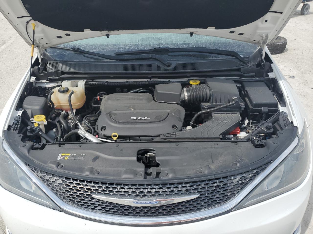 2017 Chrysler Pacifica - Image 12