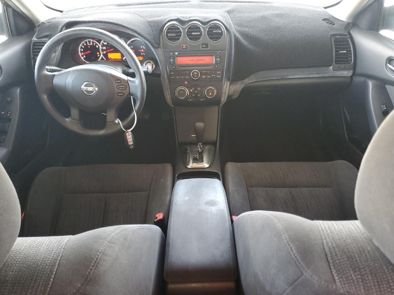 2010 Nissan Altima - Image 8