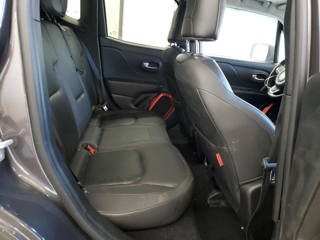 2019 Jeep Renegade - Image 11