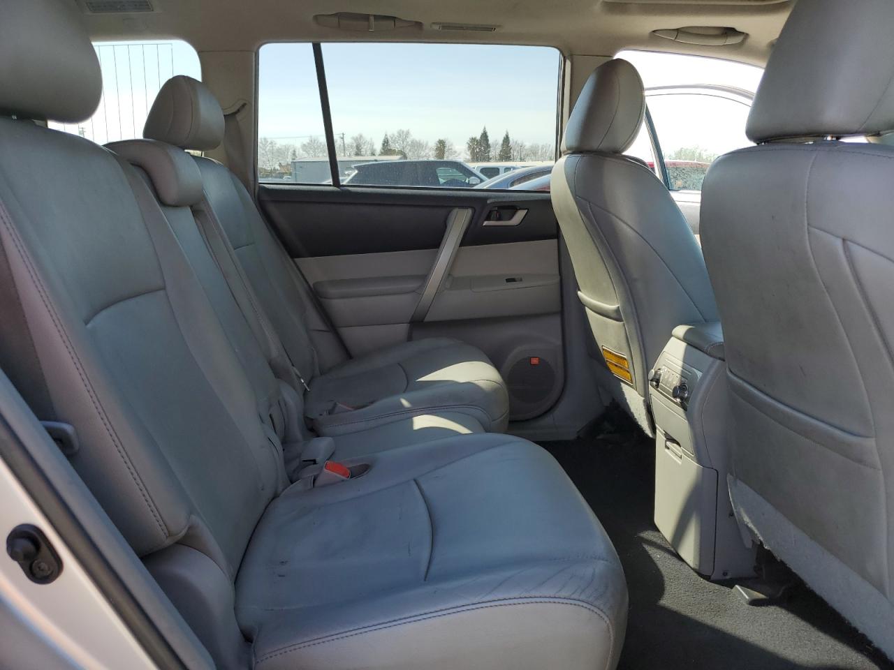 2012 Toyota Highlander - Image 11