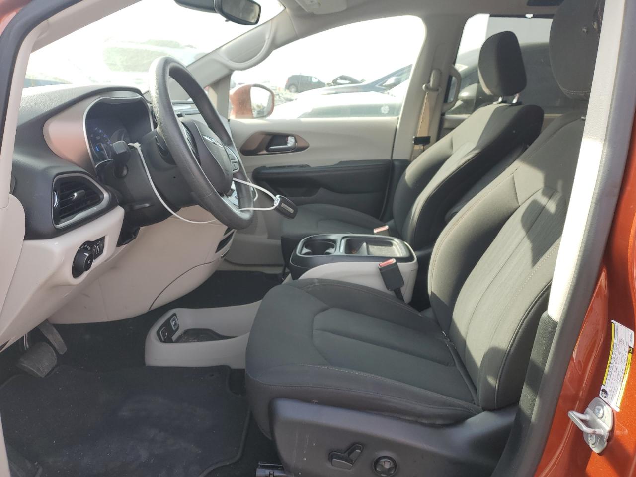 2018 Chrysler Pacifica - Image 7