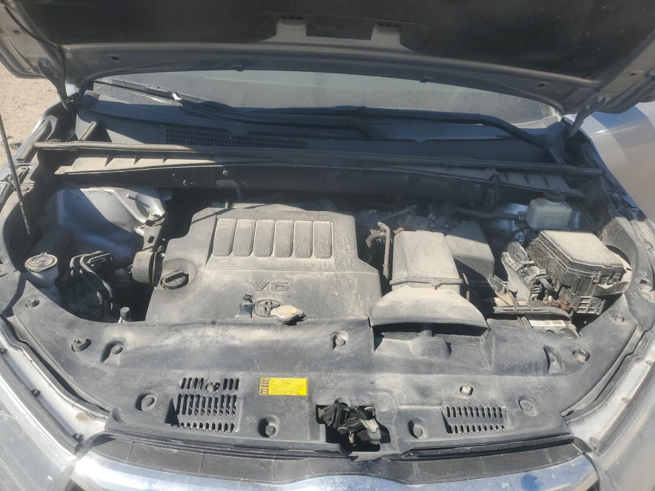 2015 Toyota Highlander - Image 12