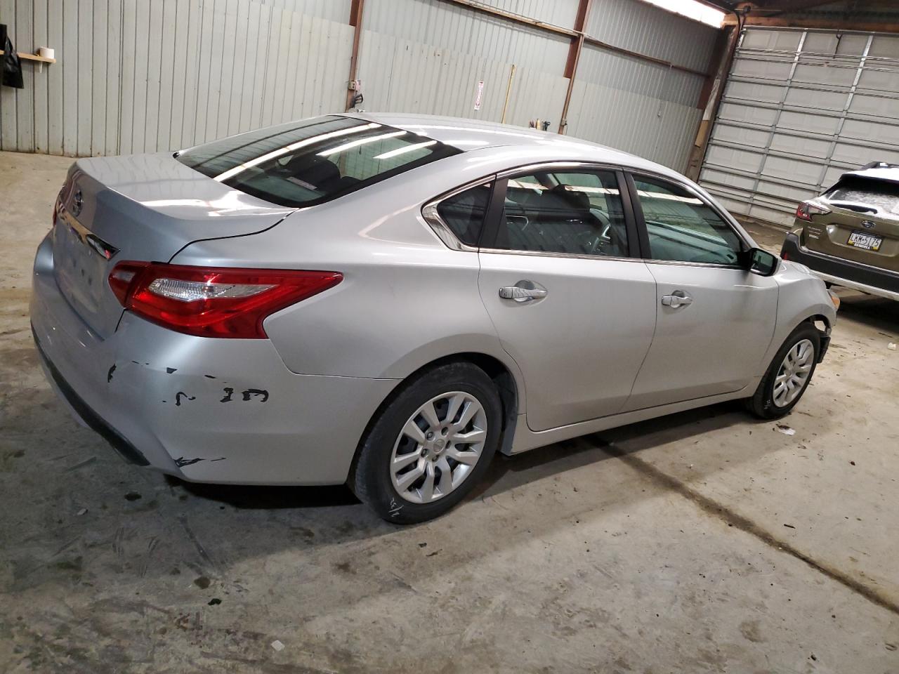 2017 Nissan Altima - Image 3