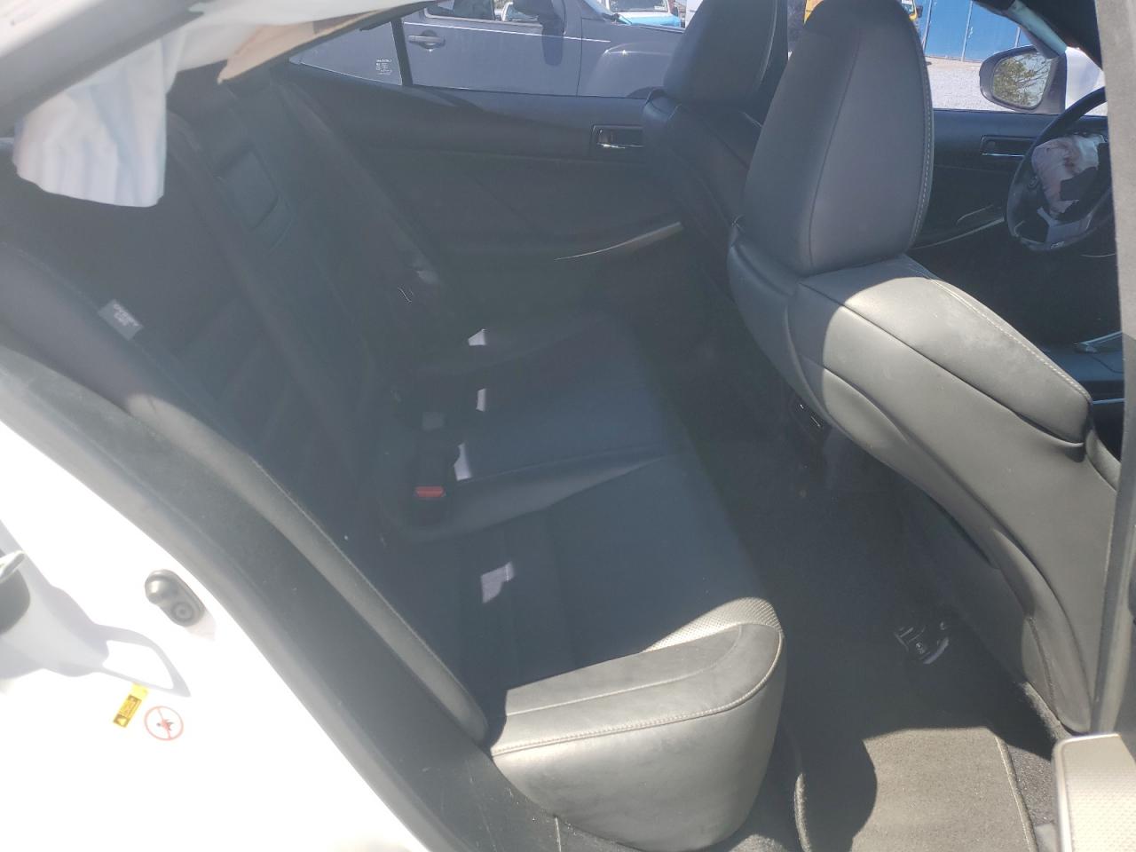2016 Lexus IS - Image 10