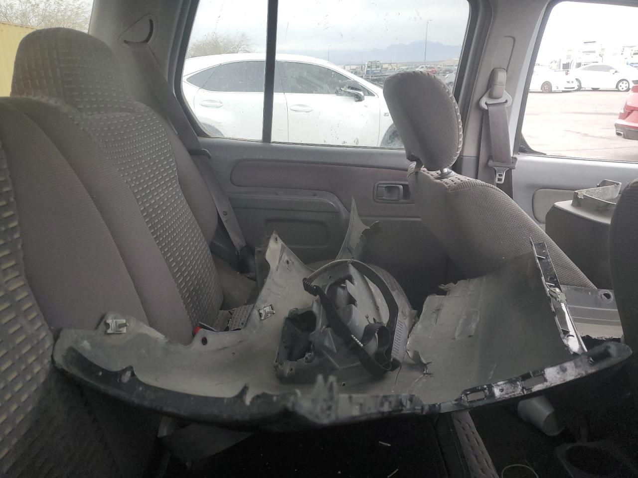 2001 Nissan XTerra - Image 11