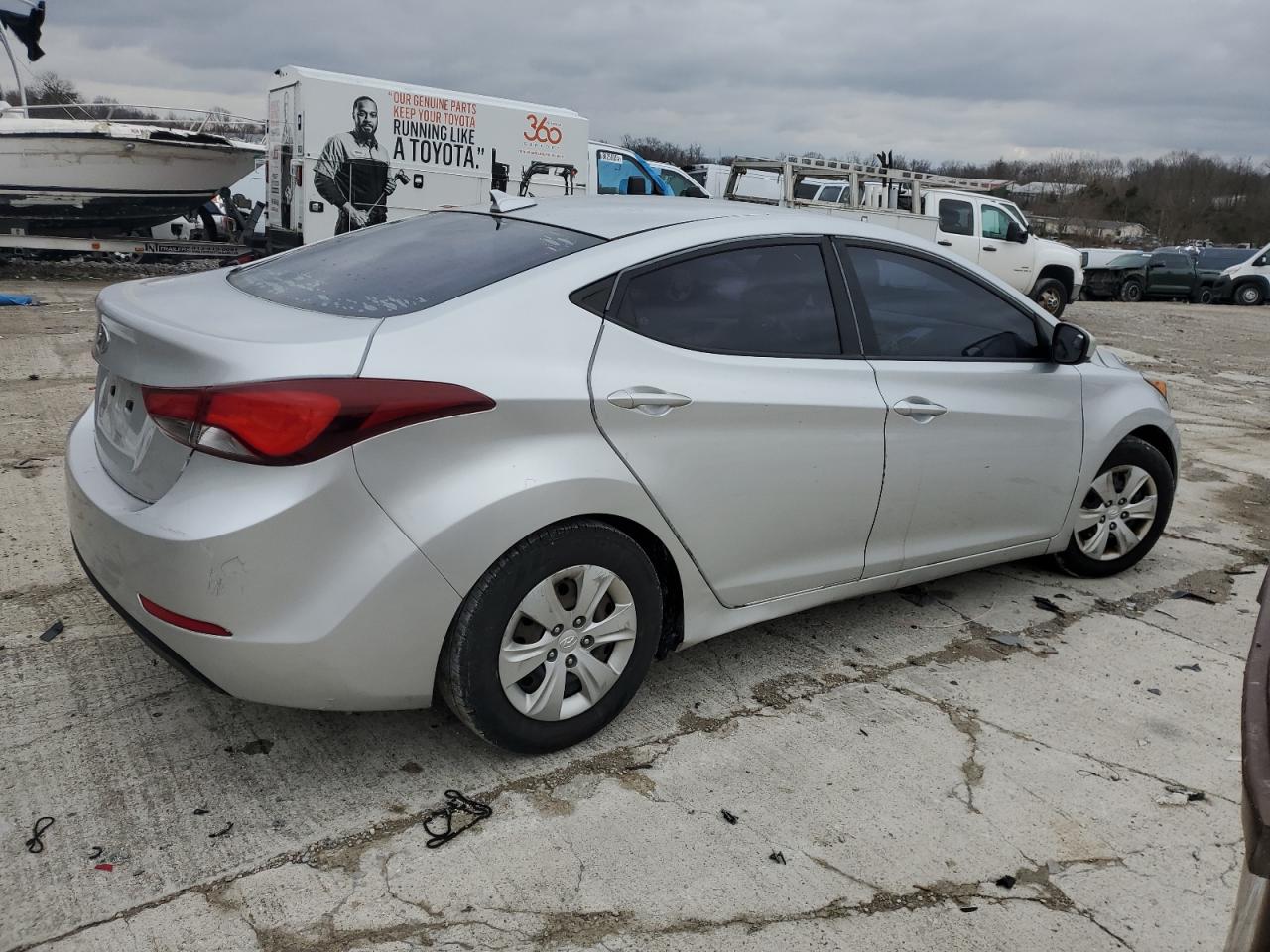 2016 Hyundai Elantra - Image 3