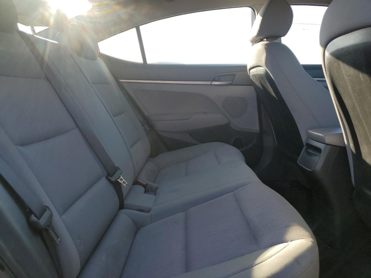 2017 Hyundai Elantra - Image 10