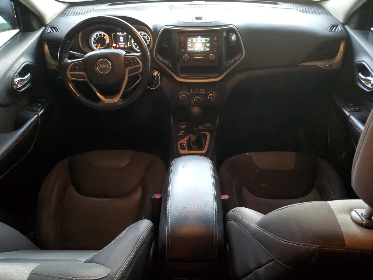 2017 Jeep Grand Cherokee - Image 8