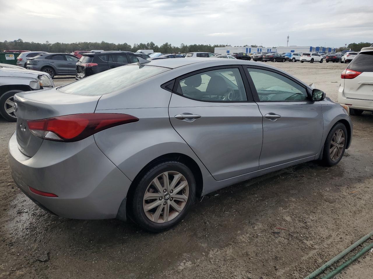 2014 Hyundai Elantra - Image 3