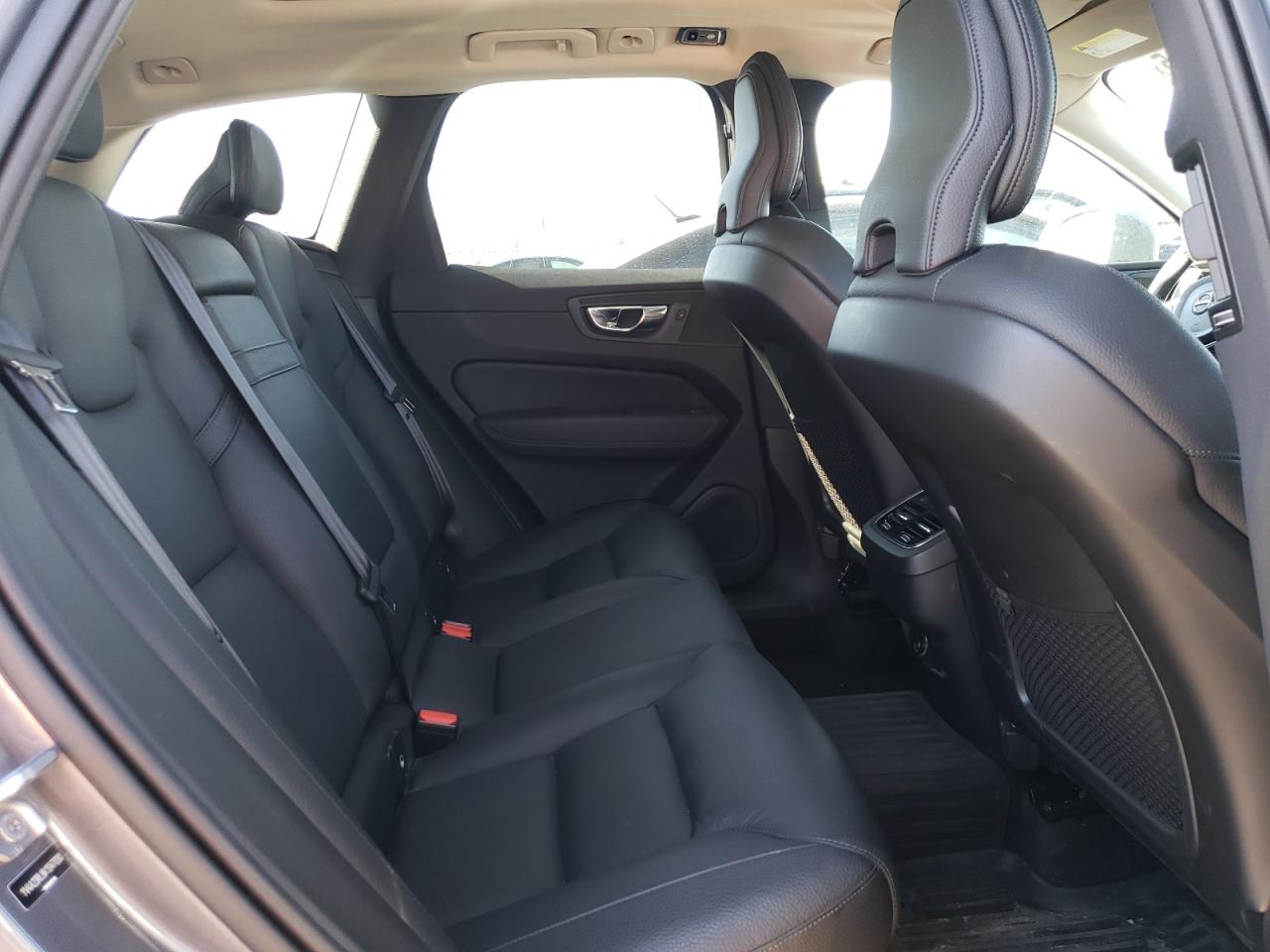 2019 Volvo XC60 - Image 11